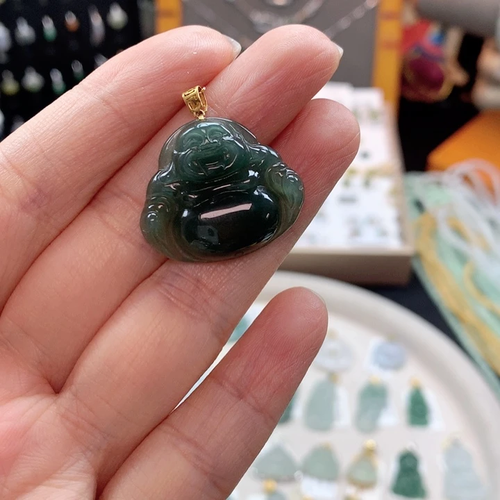 颈饰18K金镶嵌翡翠