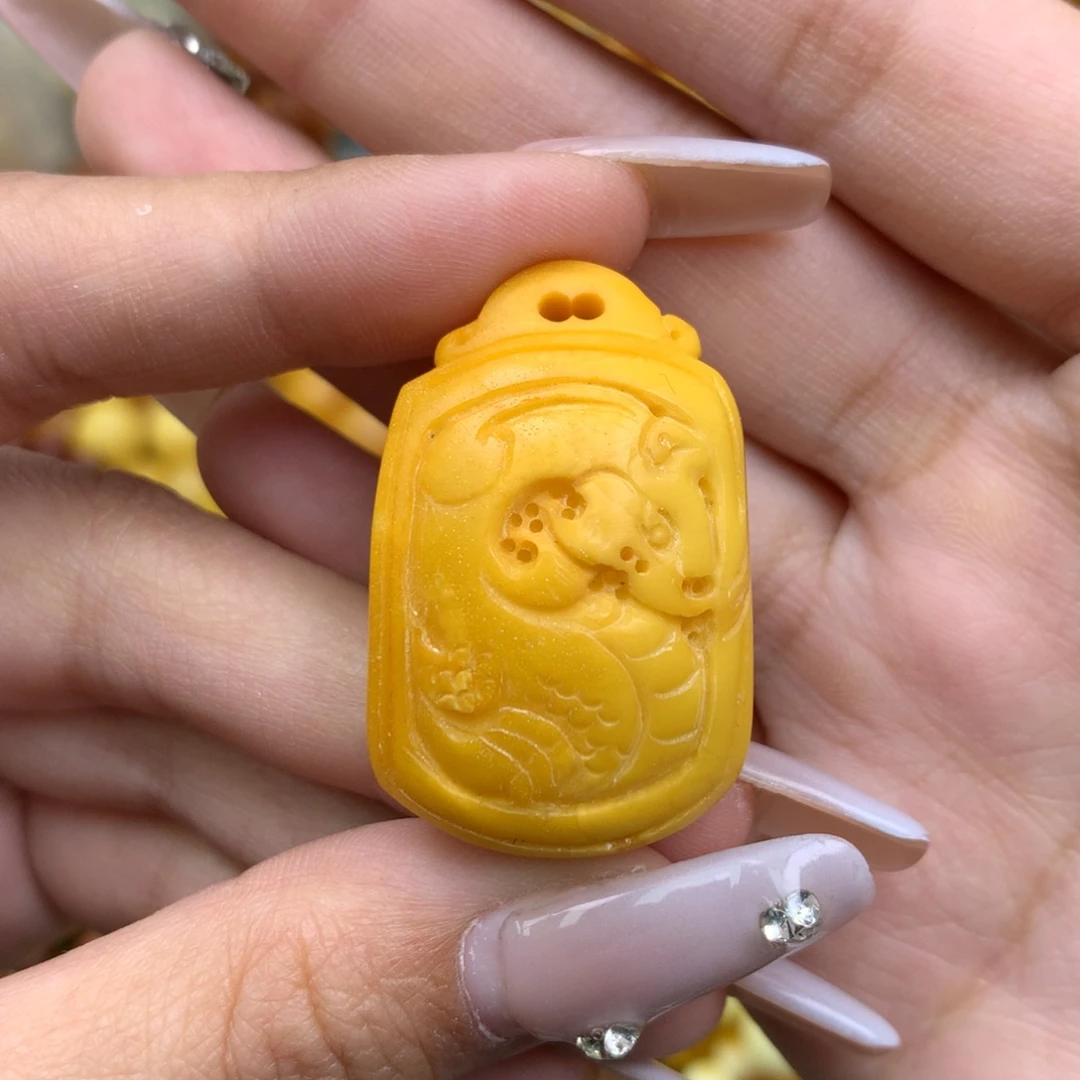 琥珀未镶嵌珠宝奇石35*23*14 龙牌