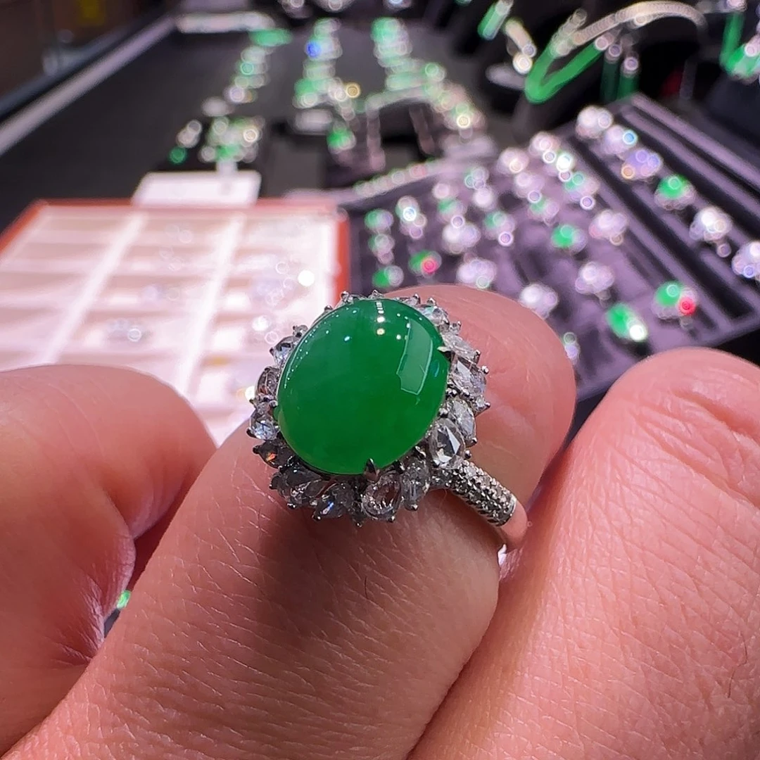 翡翠18K金镶嵌戒指