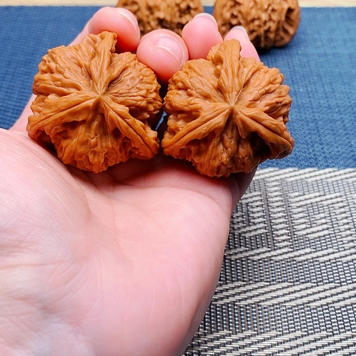 光***明文玩核桃吊坠三棱