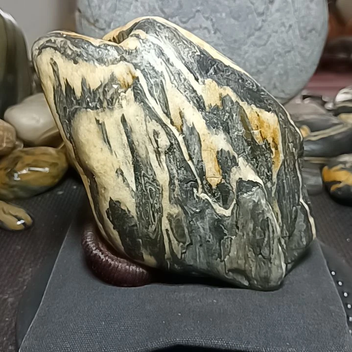 新疆金丝玉原石国画摆件