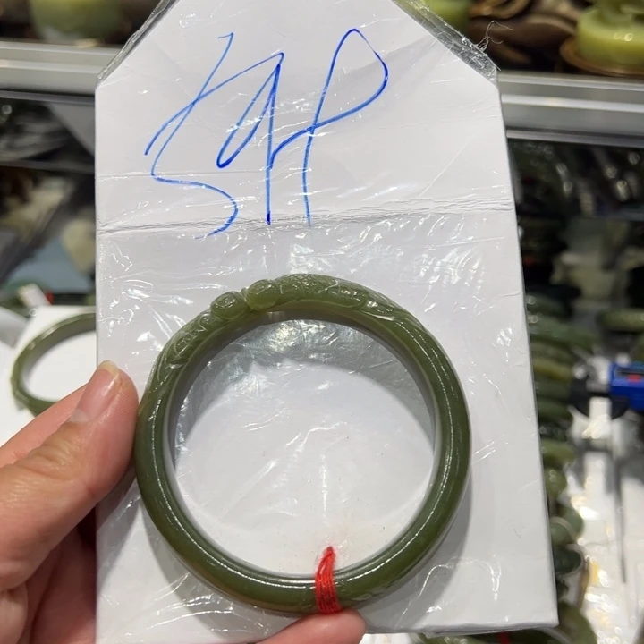 和田玉未镶嵌手镯