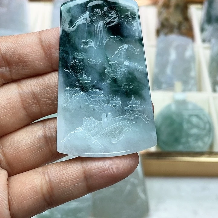 翡翠未镶嵌颈饰天然翡翠A货山水牌