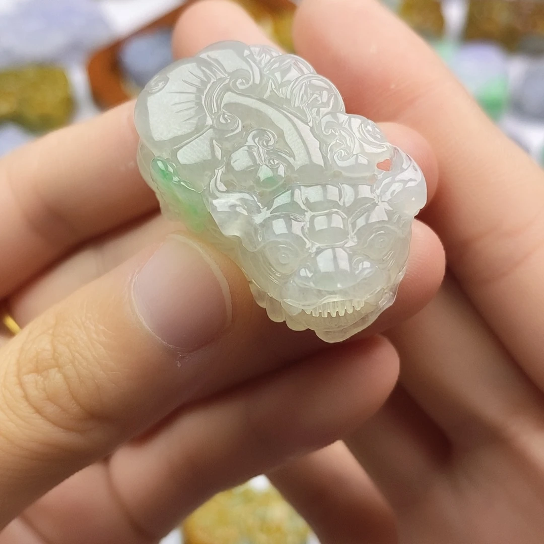 翡翠未镶嵌颈饰貔貅