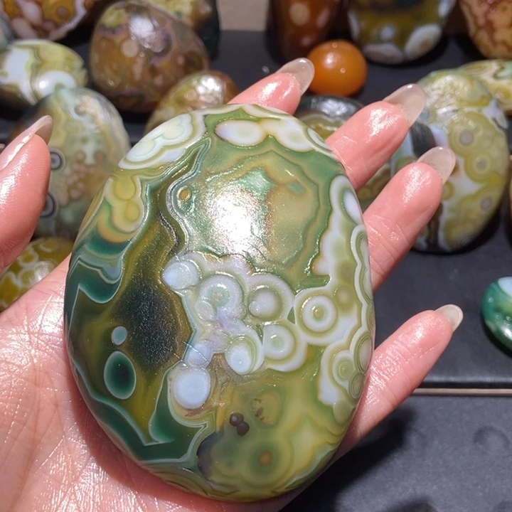 【闪购商品】未镶嵌玛瑙/玉髓珠宝奇石卡**里