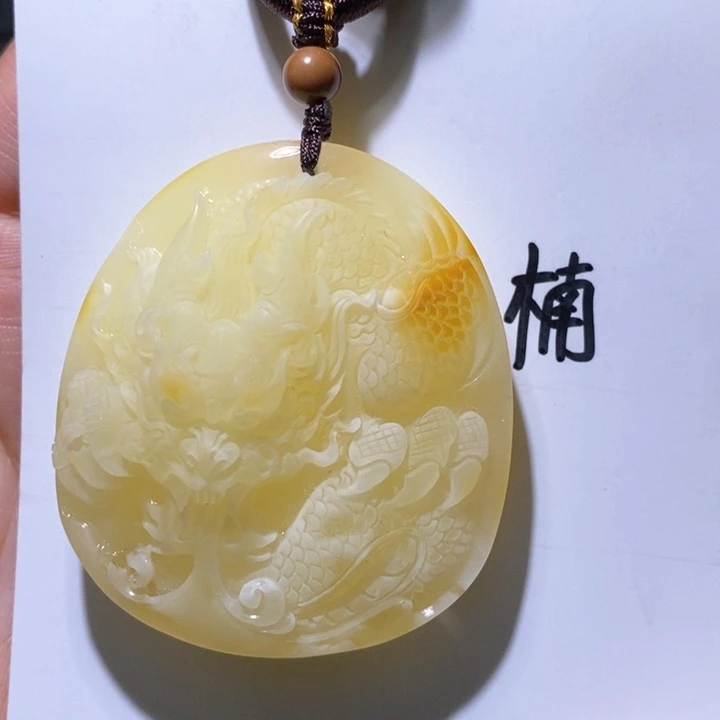 未镶嵌琥珀珠宝奇石