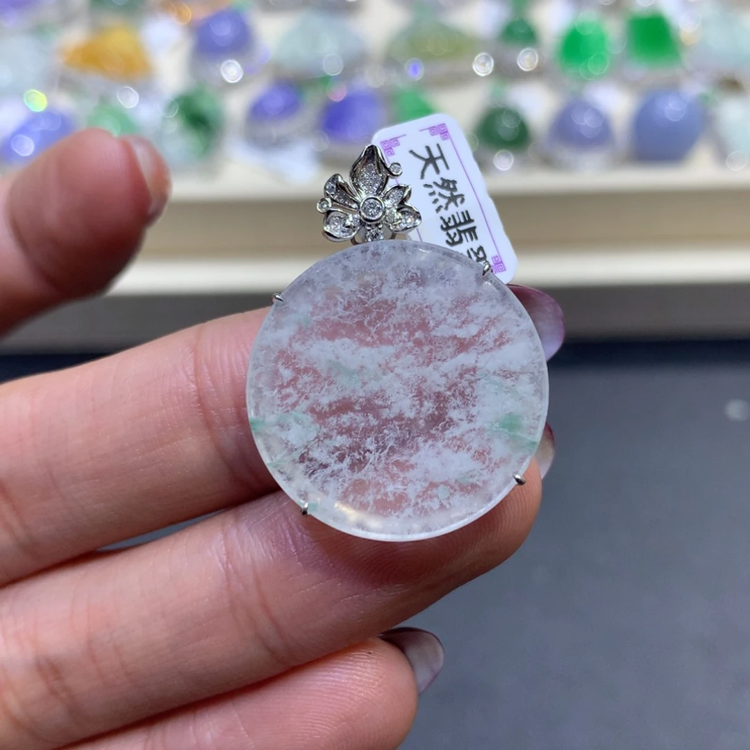 翡翠颈饰18K金镶嵌翡翠吊坠