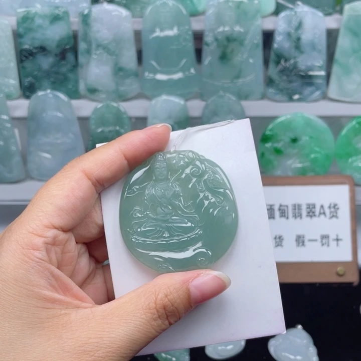 颈饰未镶嵌翡翠大势至菩萨