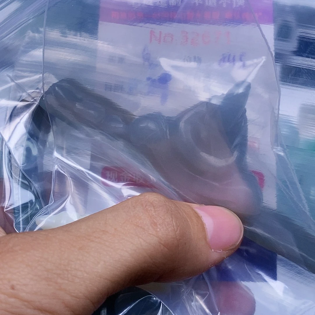 翡翠未镶嵌颈饰兔