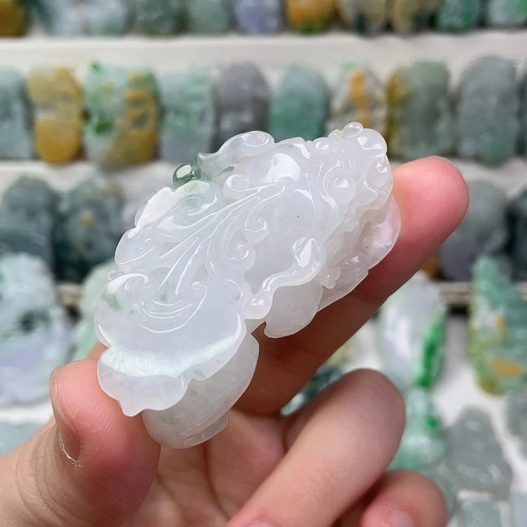翡翠未镶嵌吊坠(赠链)