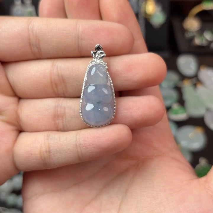 翡翠18K金镶嵌套链豆子