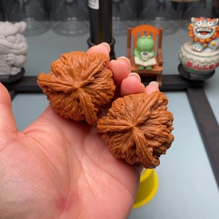 会***狼文玩核桃吊坠46尺寸白狮子