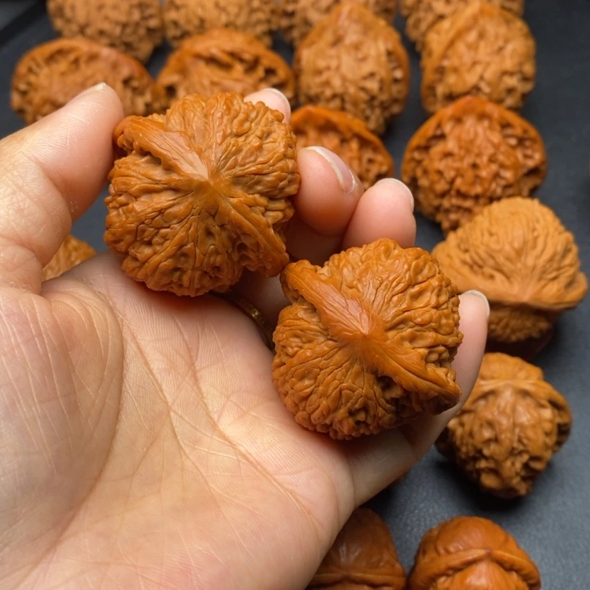 【闪购商品】文玩核桃把件41绣球