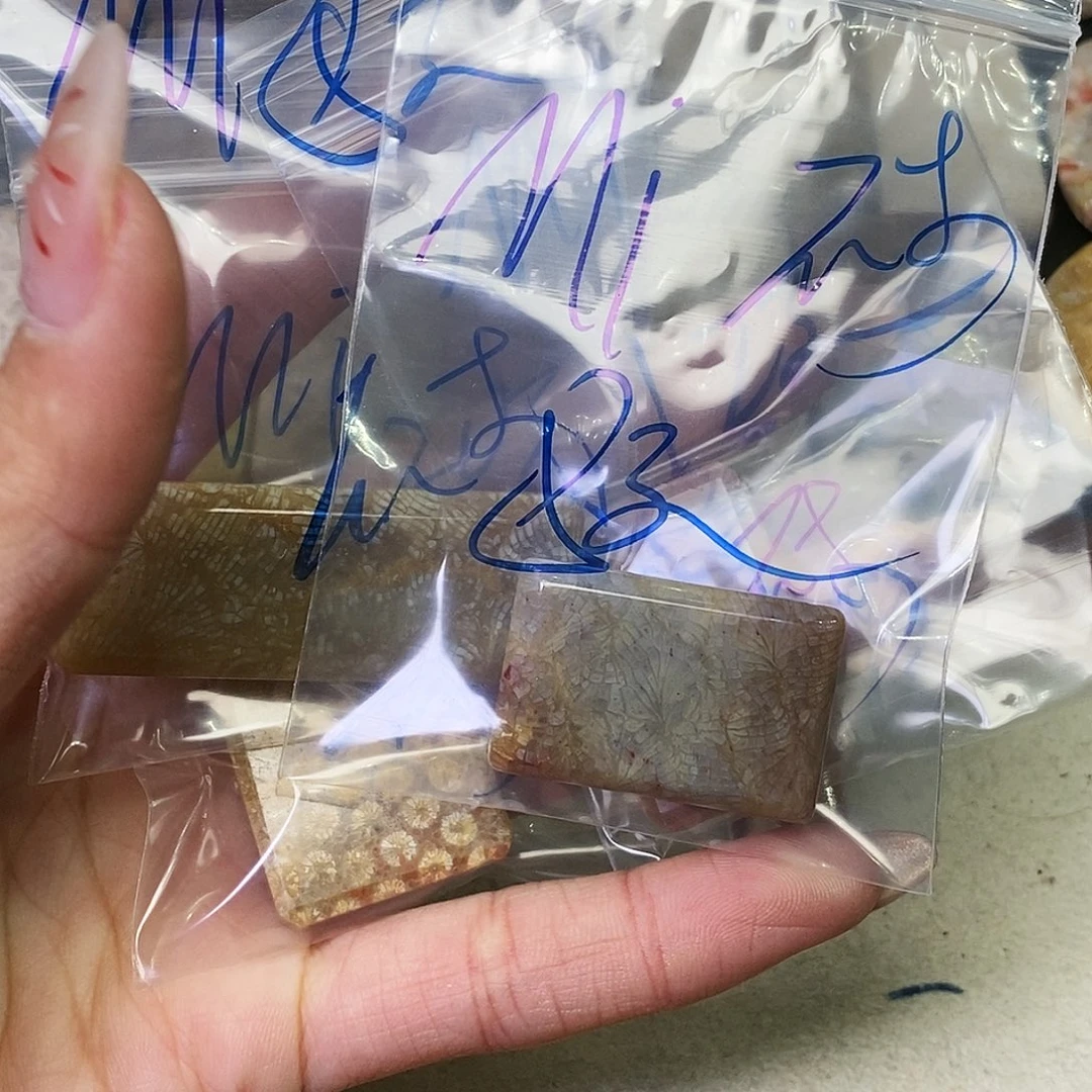 硅化玉颈饰合金M****l吊坠