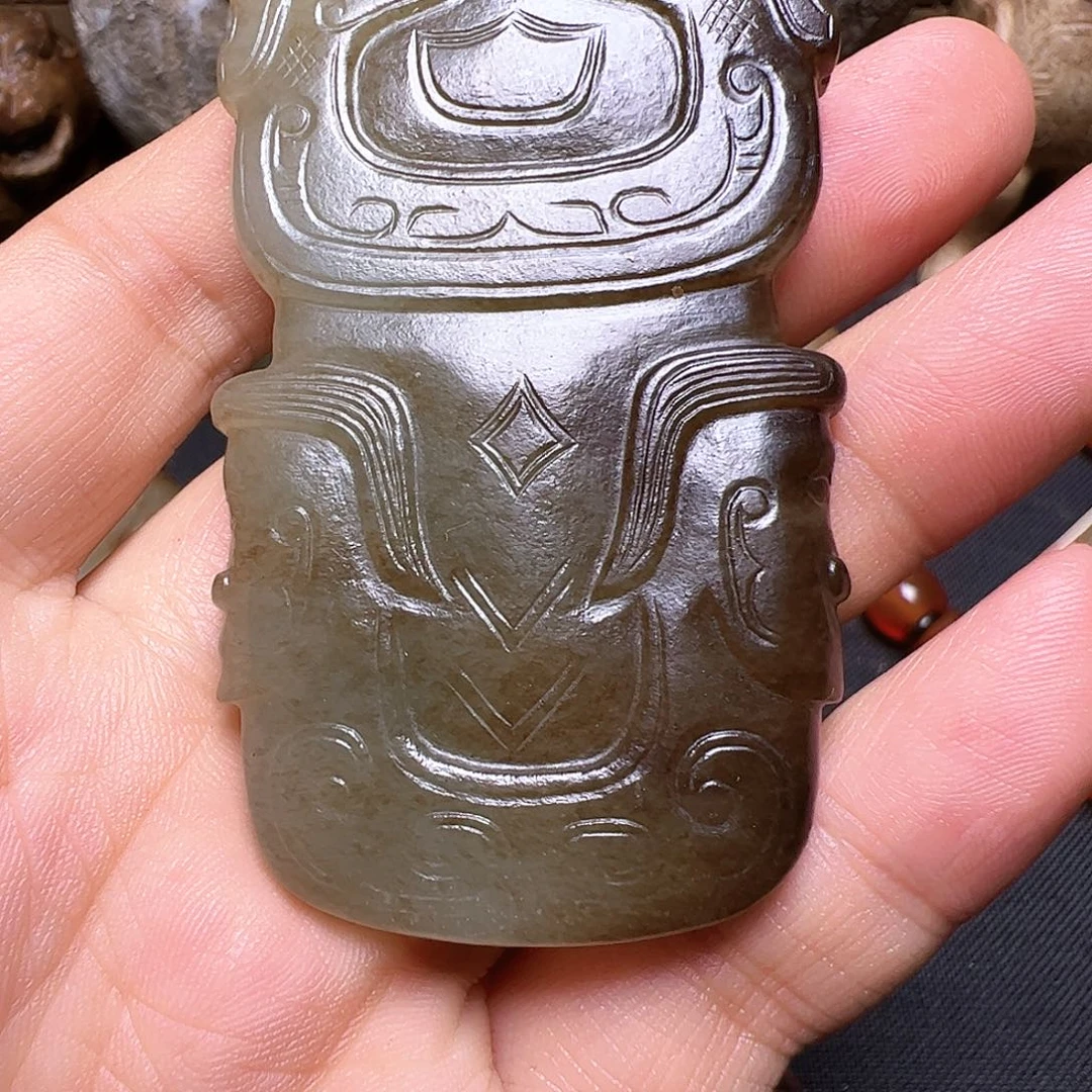 颈饰未镶嵌和田玉（糖玉）看***?