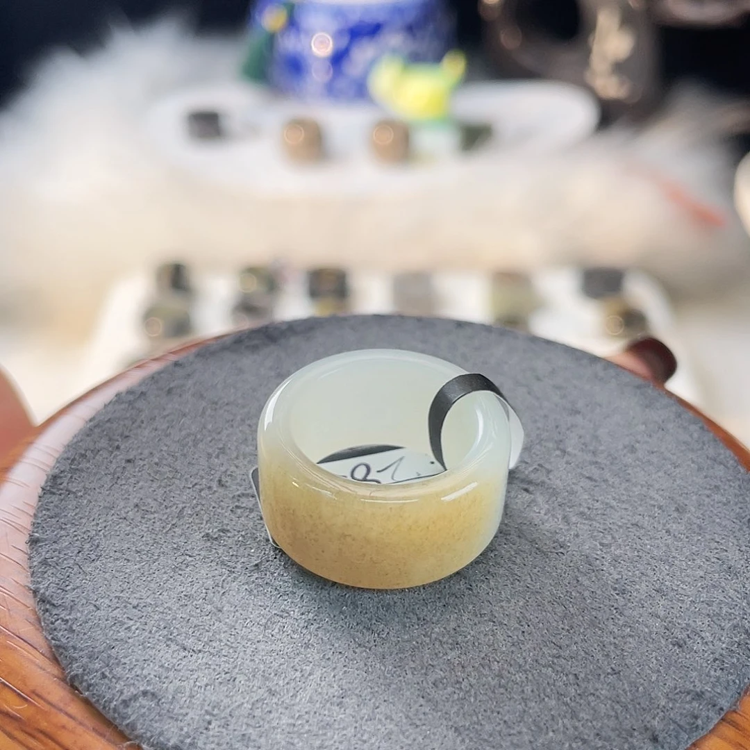 逆***人和田玉未镶嵌戒指c6 一口糖圆切18.0