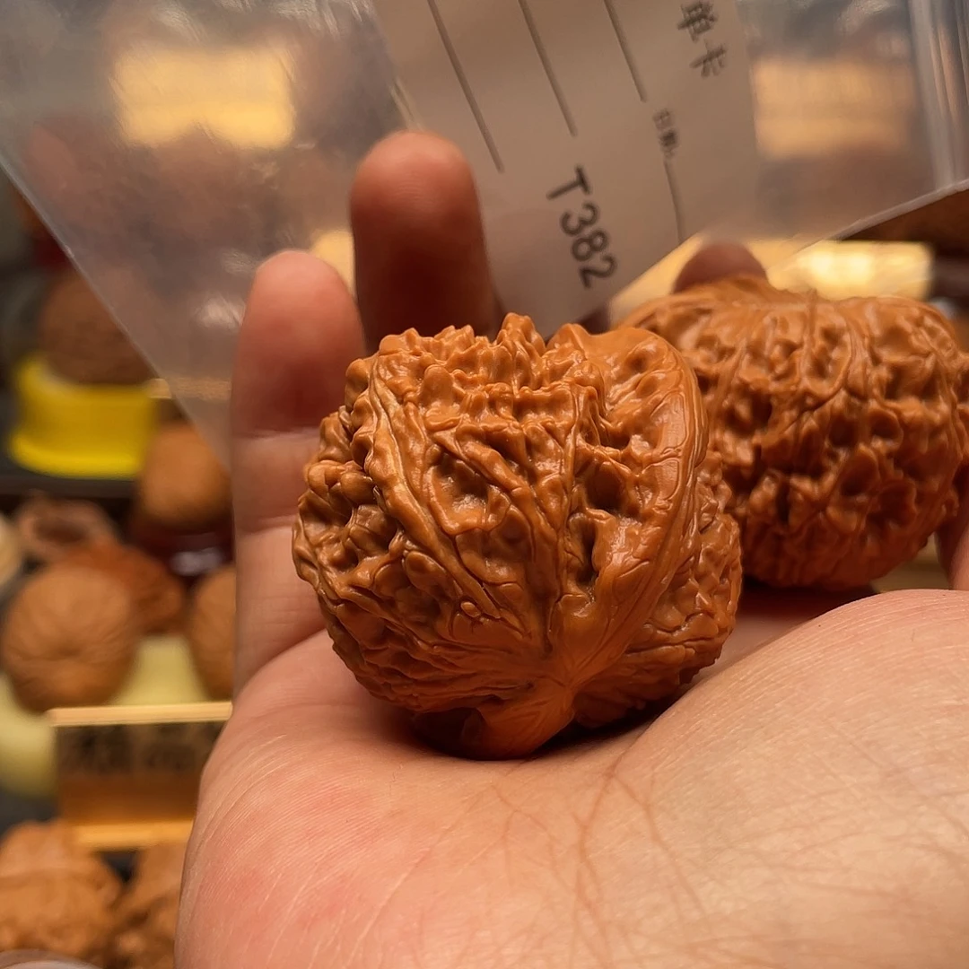 华***子文玩核桃把件白狮子47。382