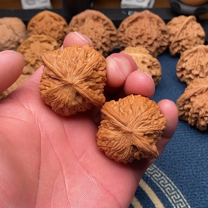 文玩核桃吊坠麦****丶磨盘40全