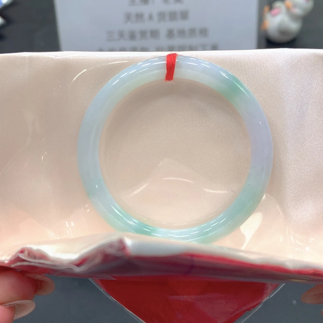 翡翠未镶嵌手镯50圆