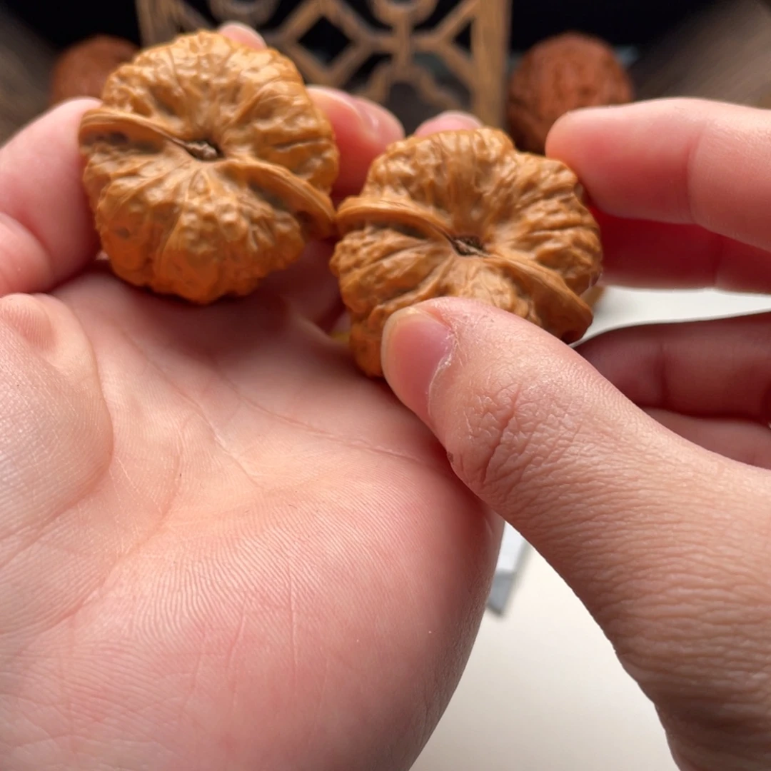 L***N大叶紫檀（黑酸枝木类）蛤蟆头文玩C02