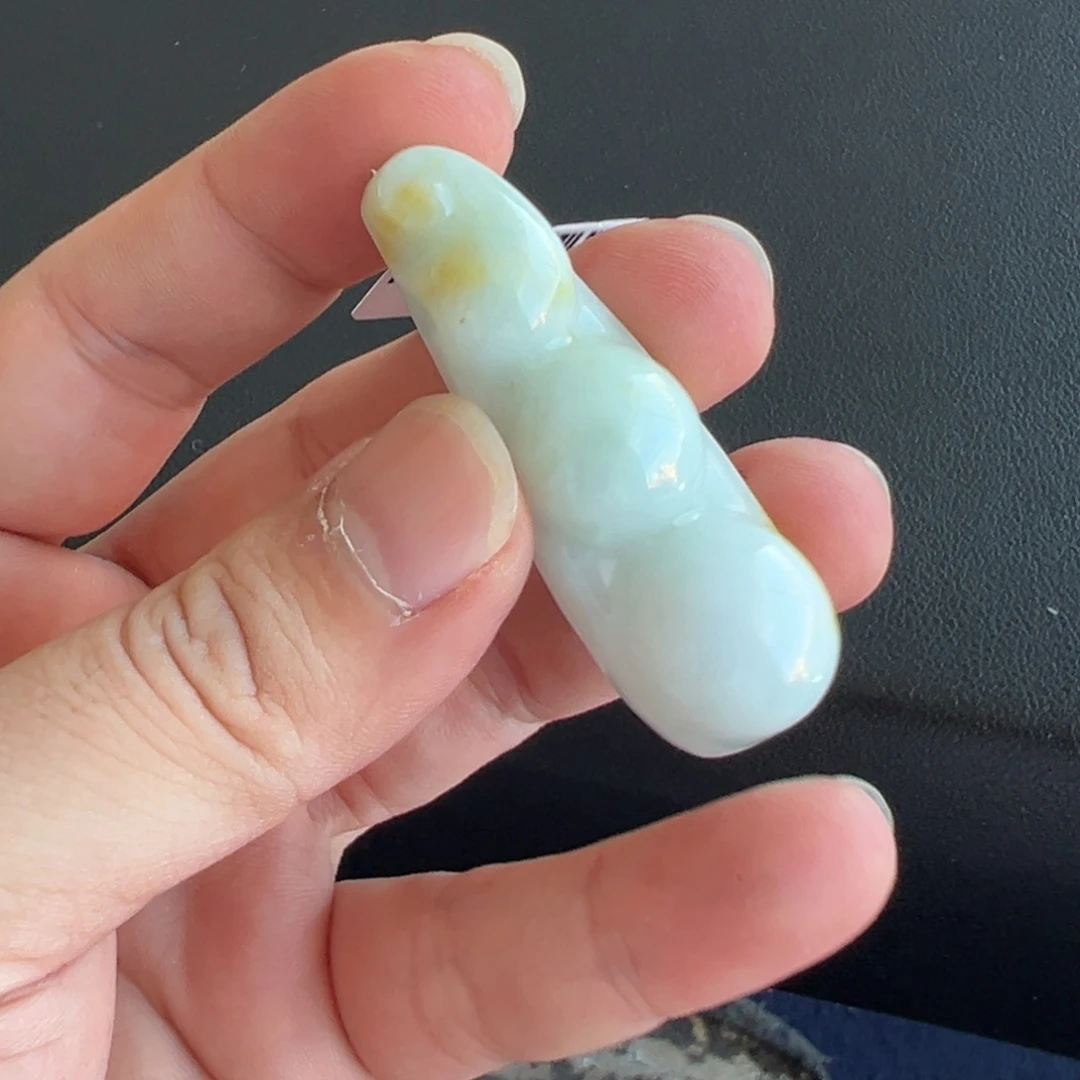 翡翠未镶嵌颈饰豆子