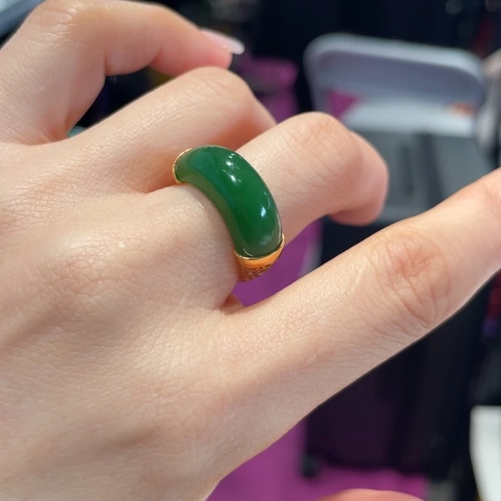 和田玉18K金镶嵌戒指