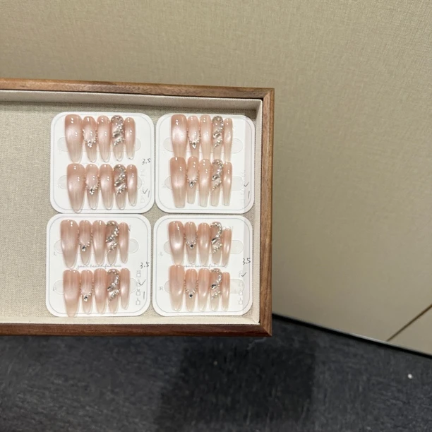 【小灵蛇2.0】猫眼追光/穿戴甲手工小熊粉色简约中长款夏日渐变