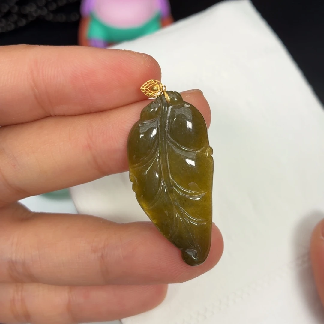 翡翠18K金镶嵌颈饰叶子