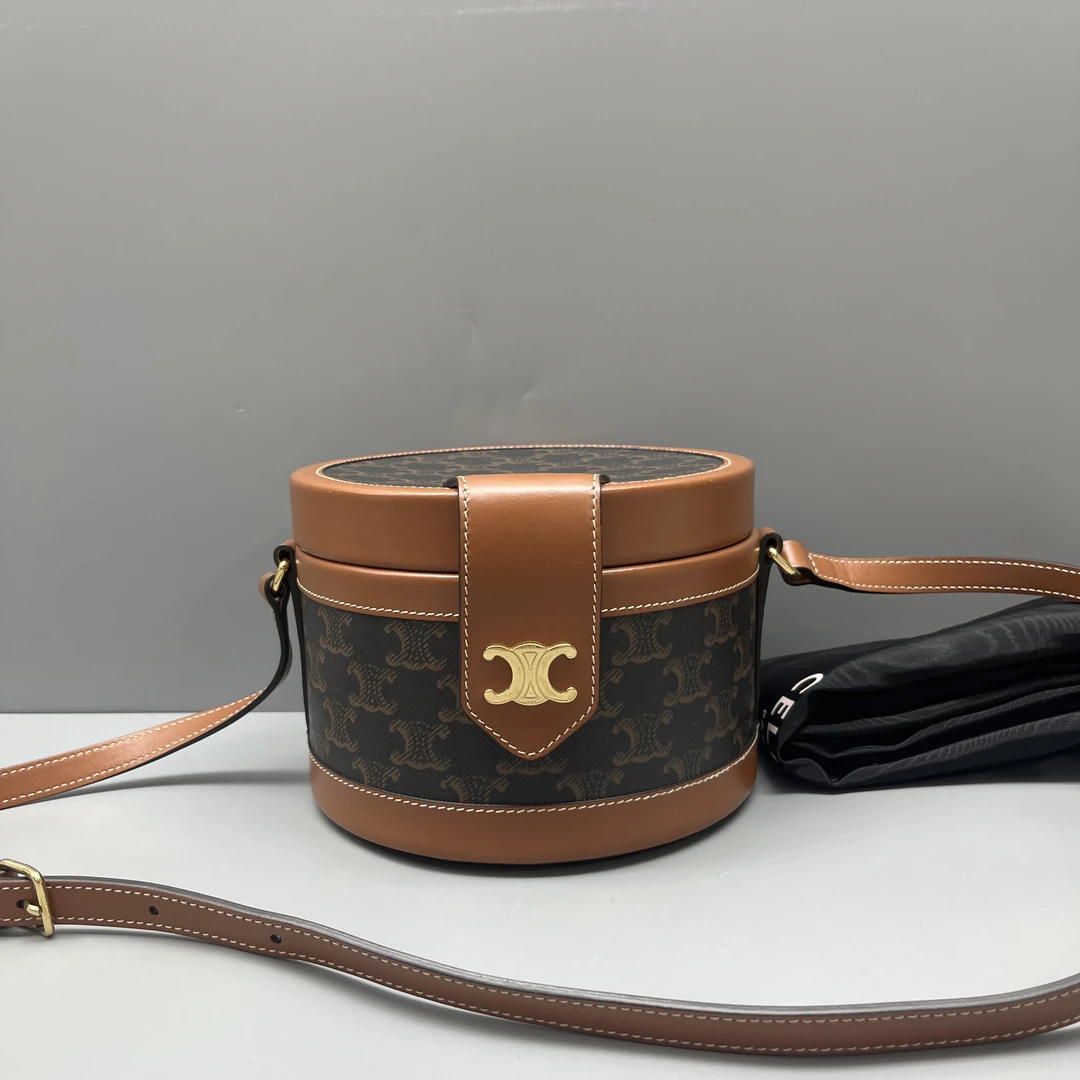 95新 Celine/思琳 老花凯旋门中号饭桶包 尺寸18*12 SV17046
