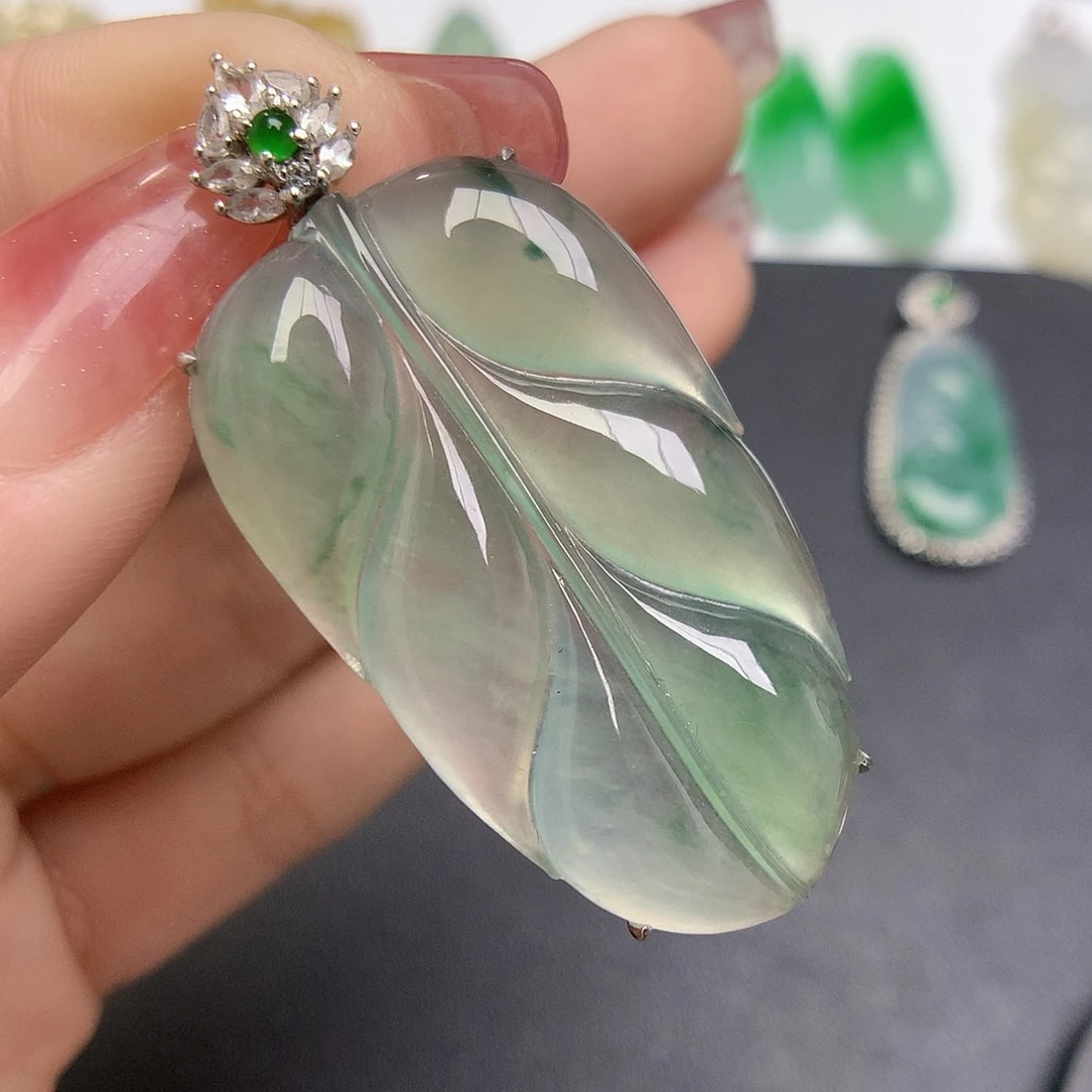 翡翠颈饰18K金镶嵌叶子
