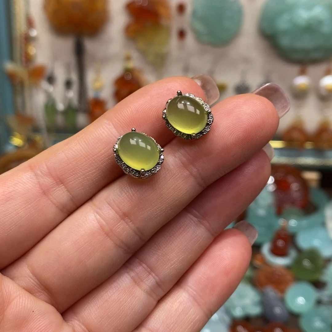 莓***汁蛇纹石玉未镶嵌颈饰