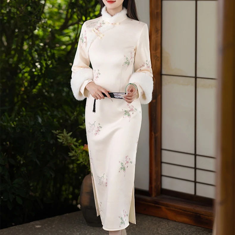 米色秋冬旗袍女新中式2025新款高端大气上档次年轻款绣花加绒气质