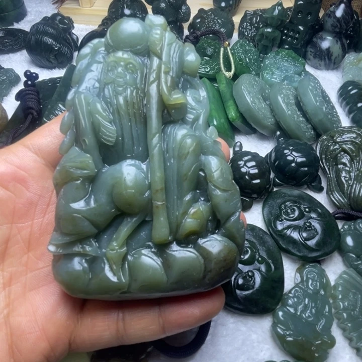 搬***砖和田玉未镶嵌颈饰