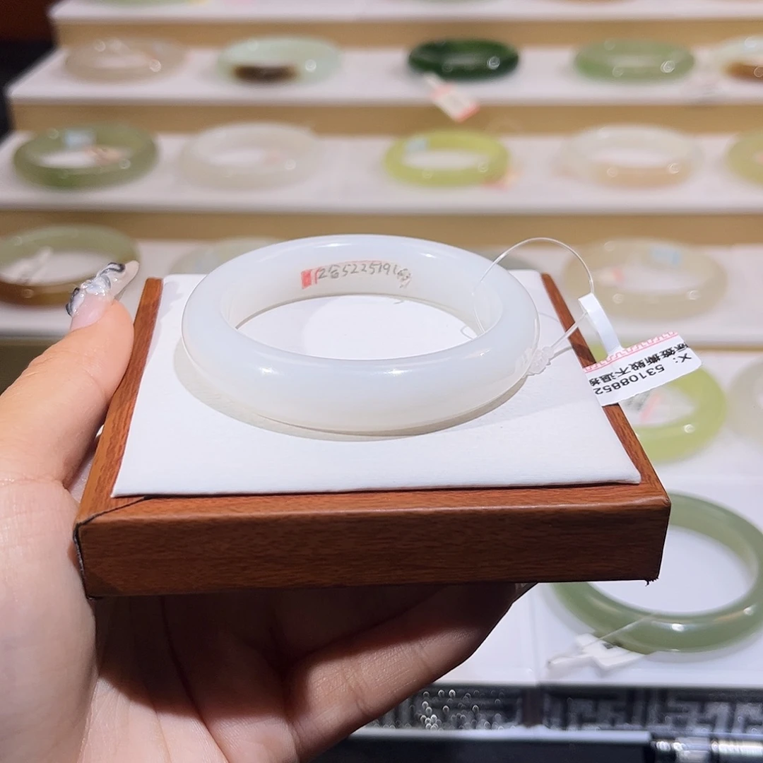 和田玉未镶嵌手镯白玉