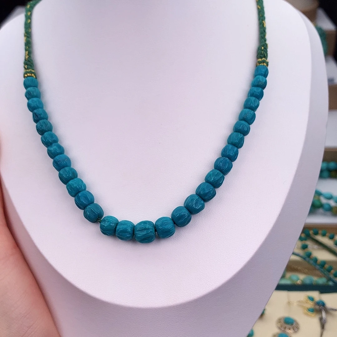 绿松石未镶嵌颈饰