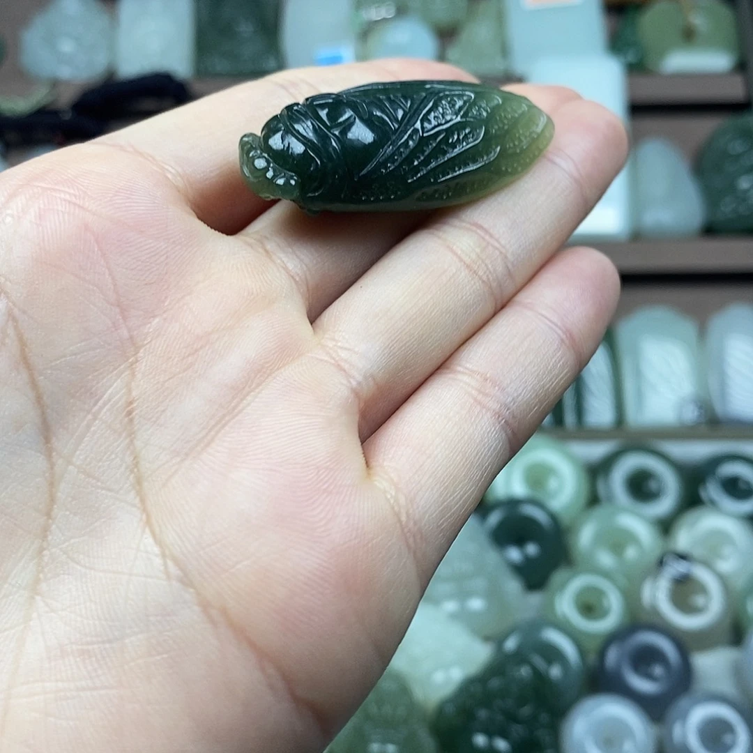 和田玉未镶嵌颈饰玉蝉