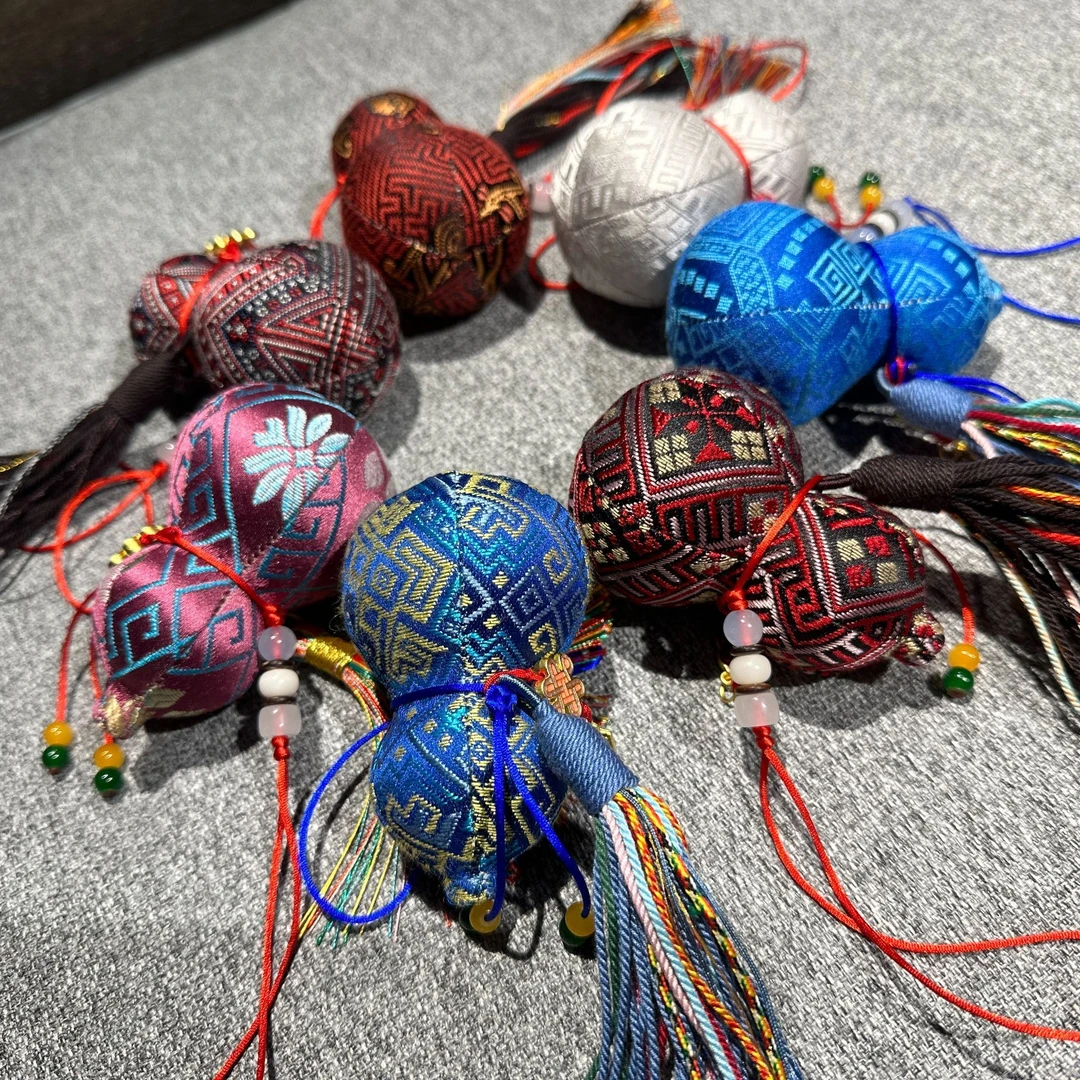 谭湘光 | 广西非遗手工壮锦葫芦挂件