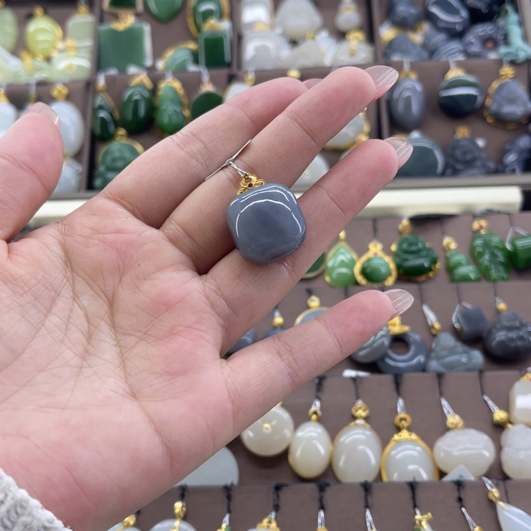 和田玉18K金镶嵌吊坠(赠链)