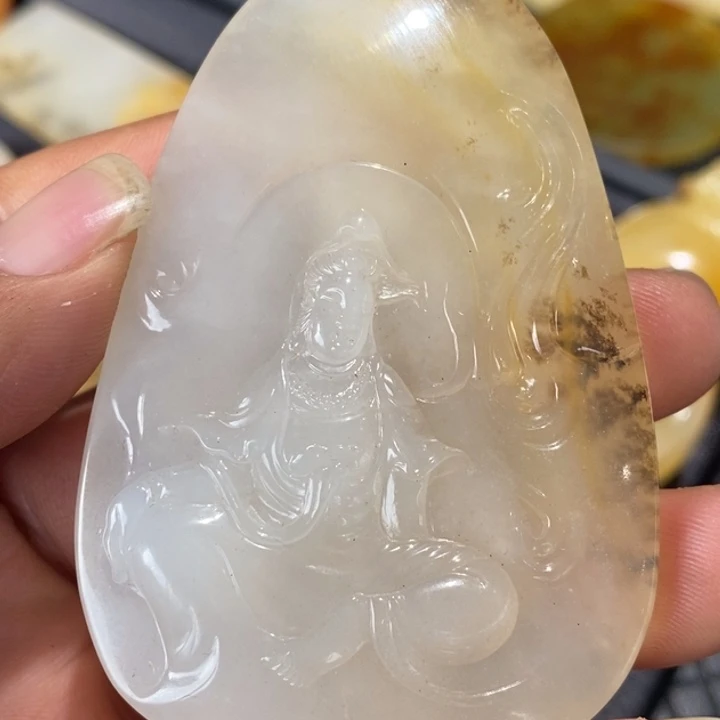 石英质玉（黄龙玉）未镶嵌颈饰