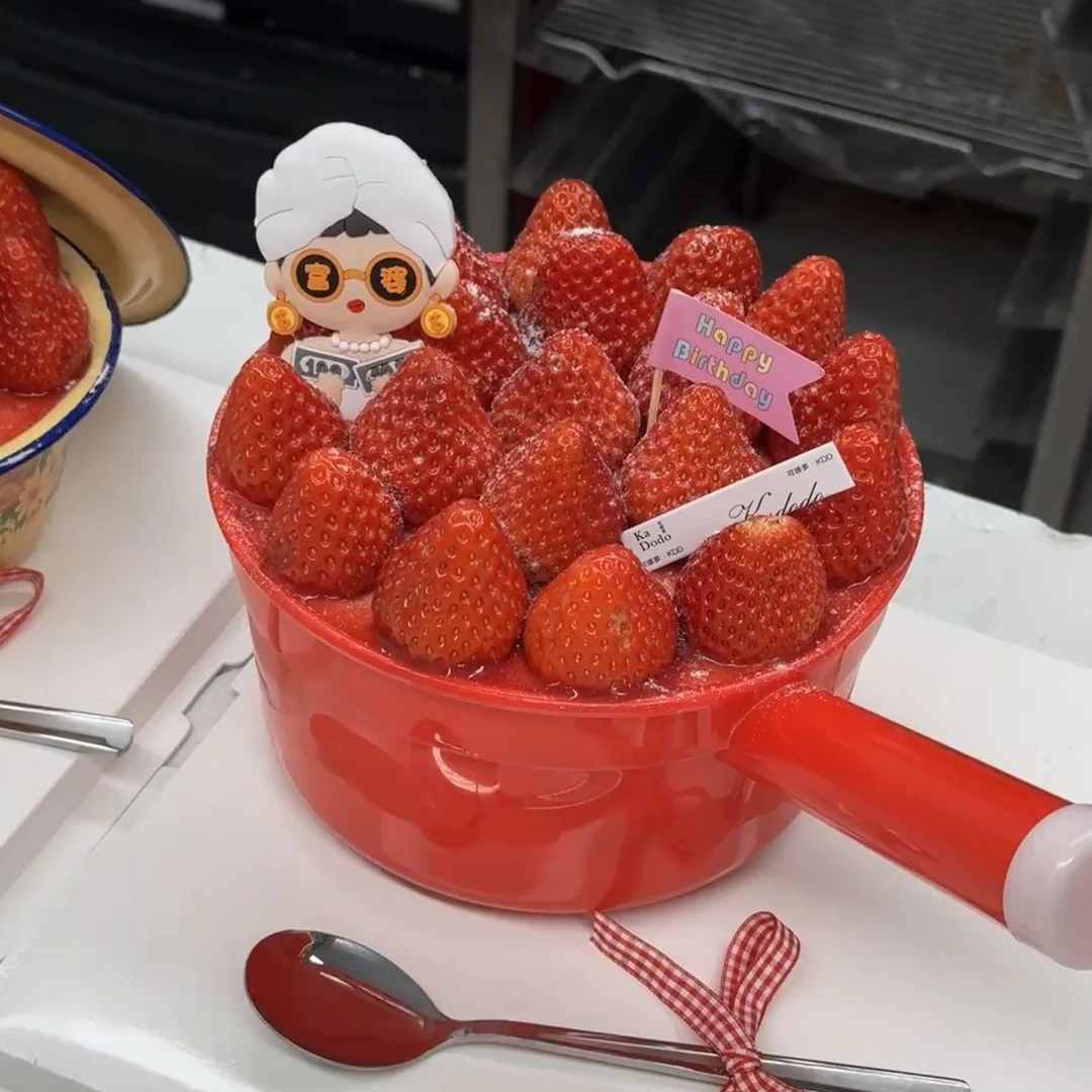 网红圣诞节创意草莓蛋糕装饰红色复古水瓢小红书搞怪水舀烘焙装扮