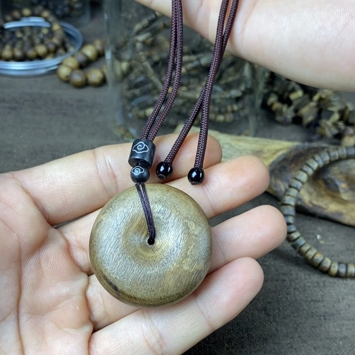 沉香碎屑沉香沉香平安扣：带绳子9克