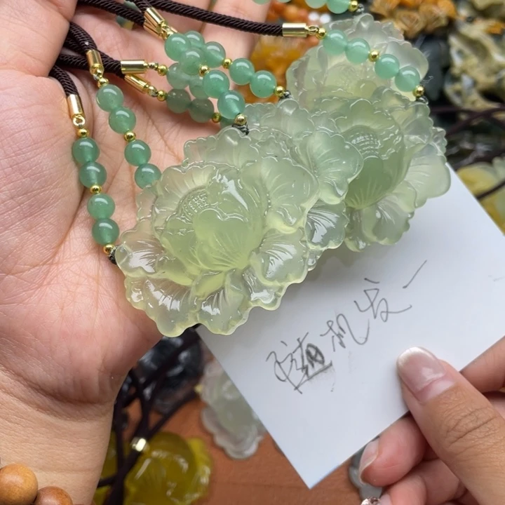 蛇纹石玉未镶嵌吊坠