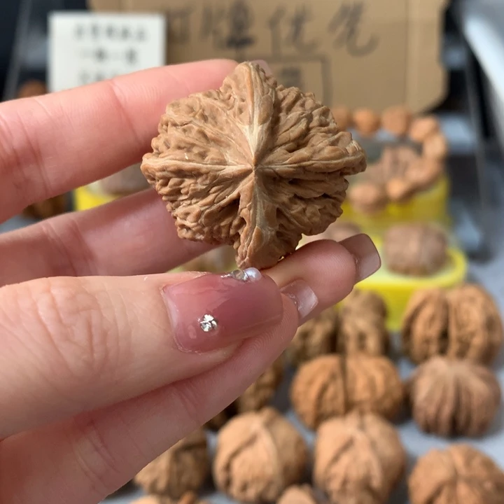 洪***️吊坠文玩核桃异形单只，有瑕疵