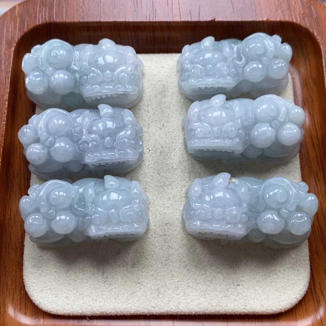 翡翠未镶嵌颈饰霸王貔貅发其一