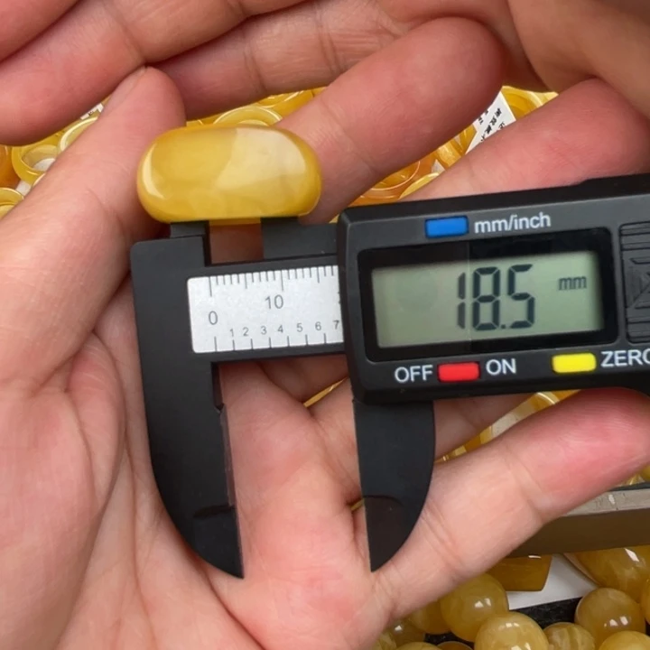 未镶嵌蜜蜡裸石一**顺蜜蜡戒指