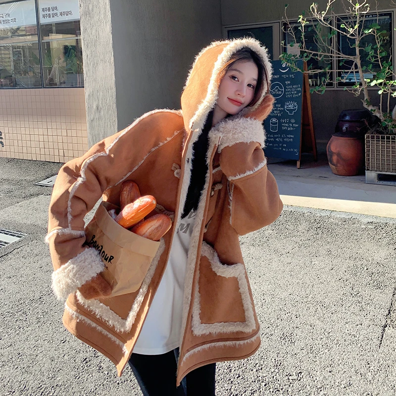 卡其色羊羔绒连帽外套女2025年冬季新款时尚保暖加厚皮毛一体棉衣