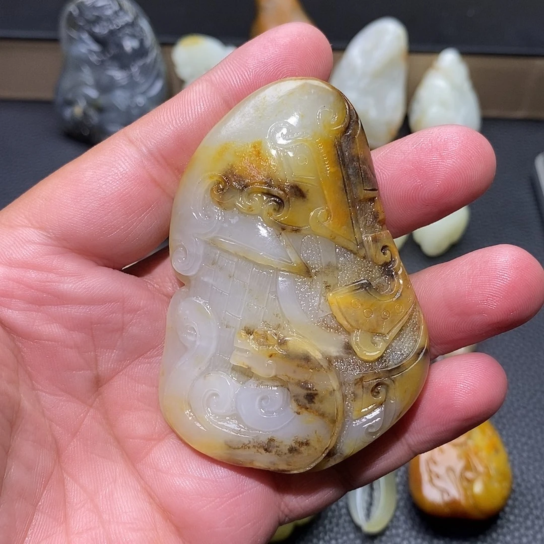 醉***尘和田玉未镶嵌颈饰