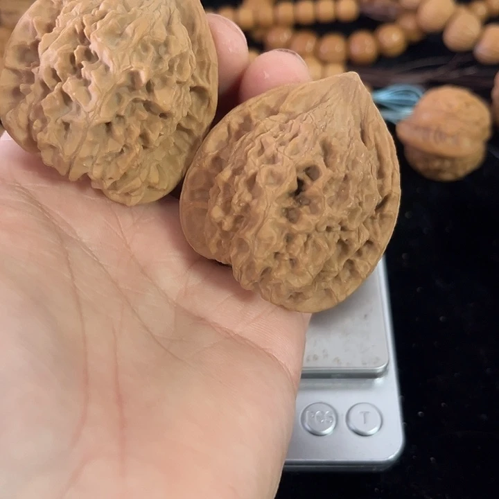 把件文玩核桃45左右微瑕官帽，编号030