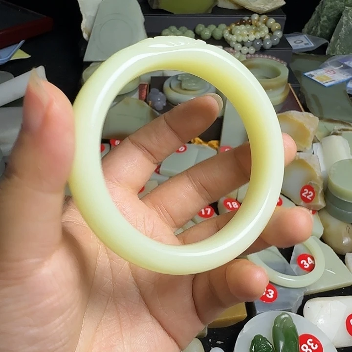 金***司和田玉（糖玉）未镶嵌珠宝半成品