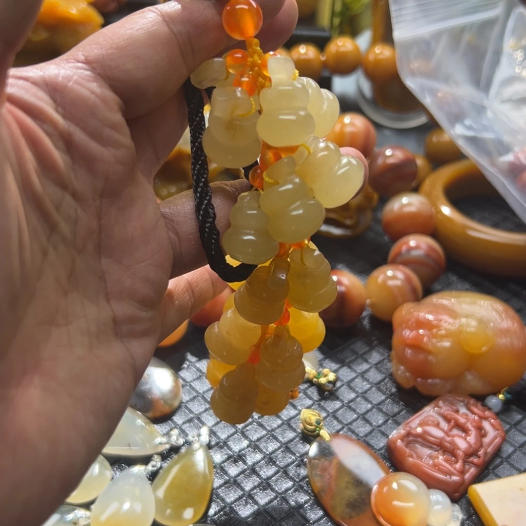 石英质玉未镶嵌颈饰